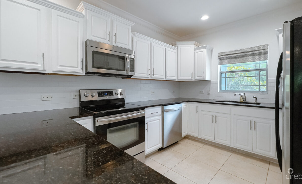 COASTAL ESCAPE WATERFRONT TOWNHOUSE