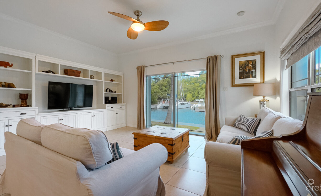 COASTAL ESCAPE WATERFRONT TOWNHOUSE