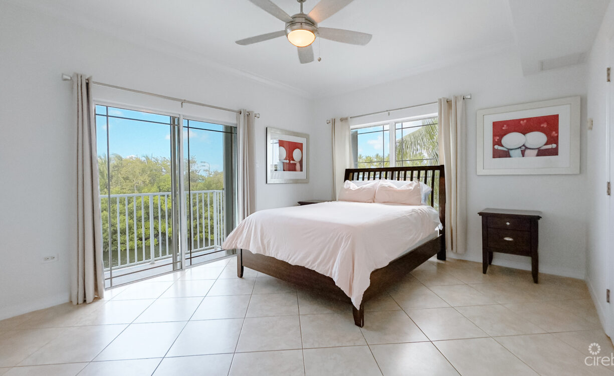COASTAL ESCAPE WATERFRONT TOWNHOUSE