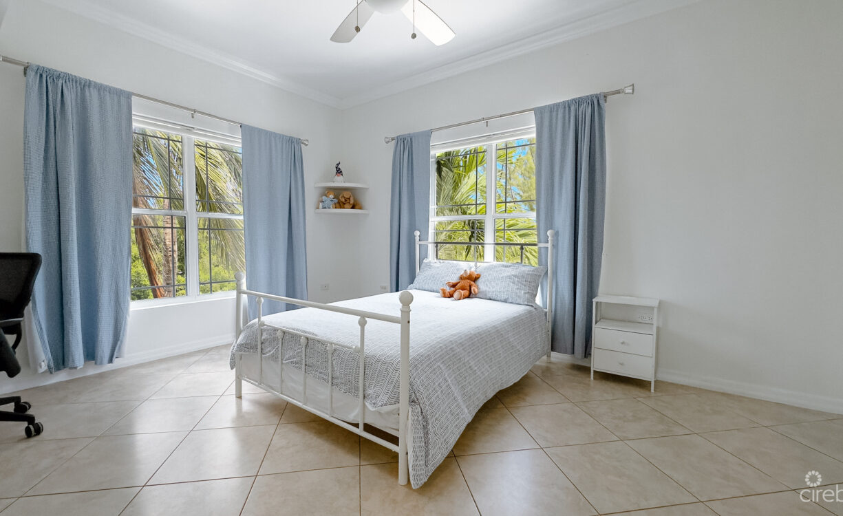 COASTAL ESCAPE WATERFRONT TOWNHOUSE