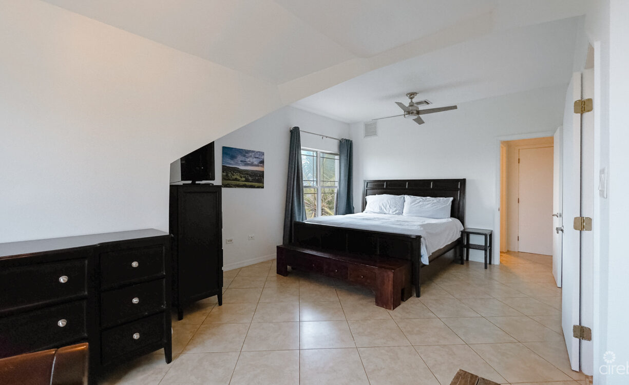 COASTAL ESCAPE WATERFRONT TOWNHOUSE