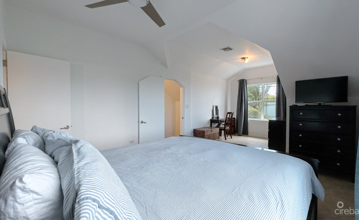 COASTAL ESCAPE WATERFRONT TOWNHOUSE
