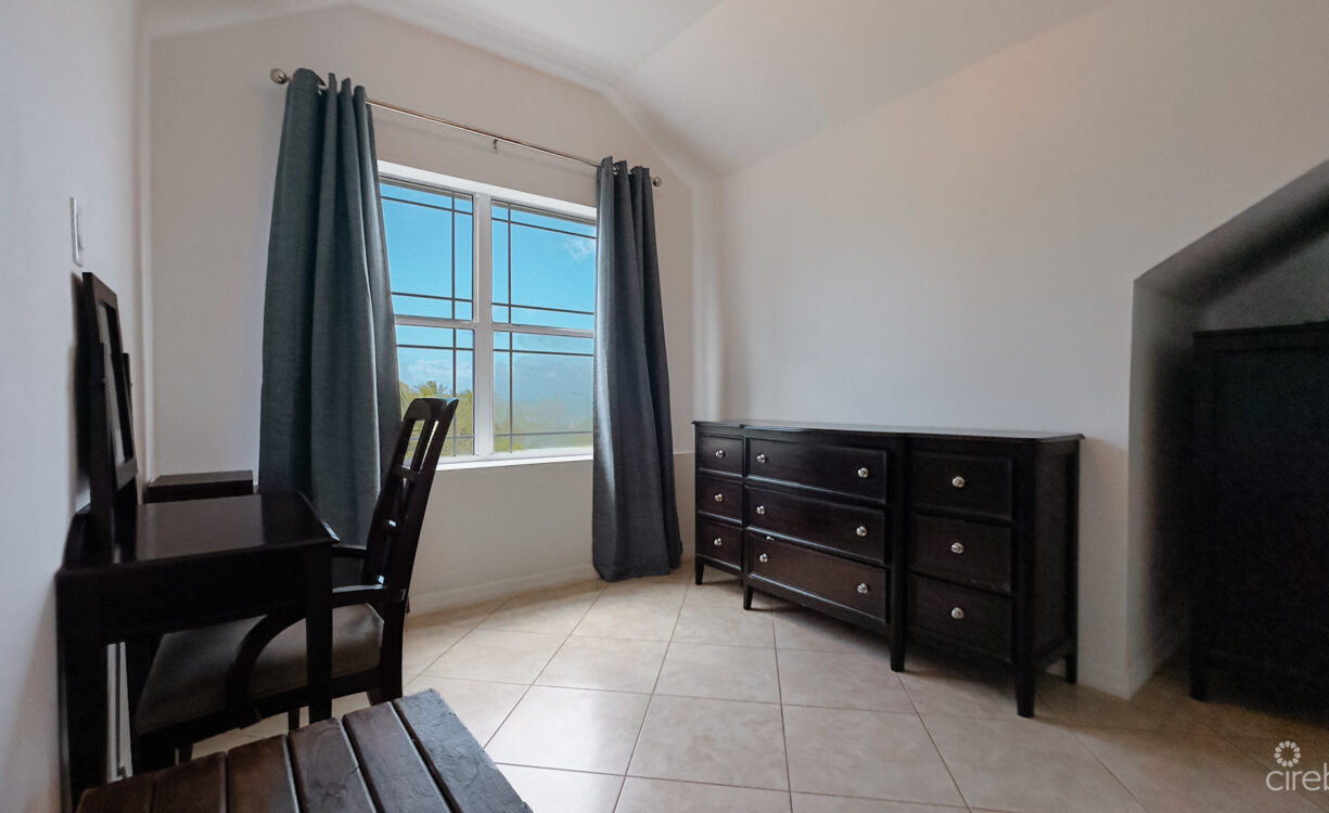 COASTAL ESCAPE WATERFRONT TOWNHOUSE