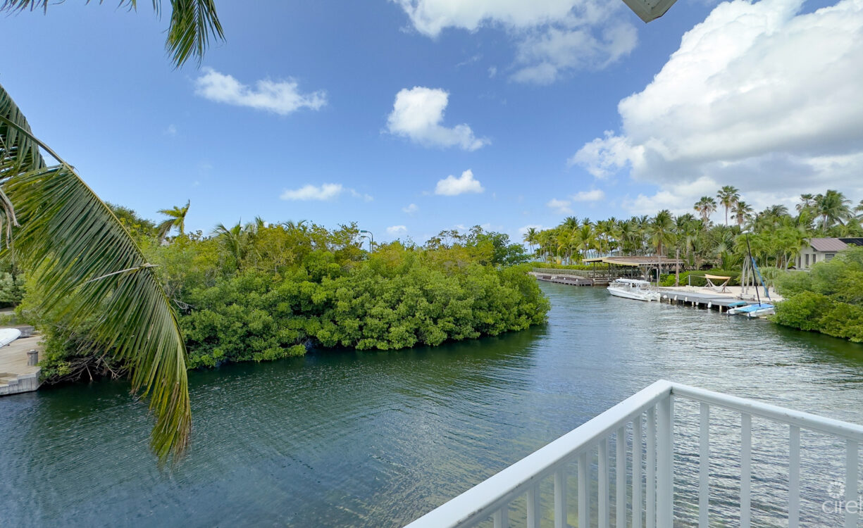 COASTAL ESCAPE WATERFRONT TOWNHOUSE