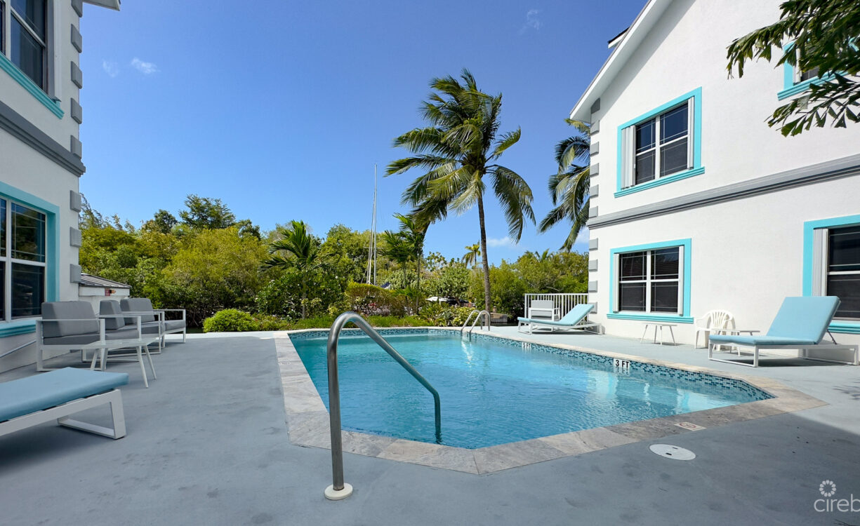 COASTAL ESCAPE WATERFRONT TOWNHOUSE