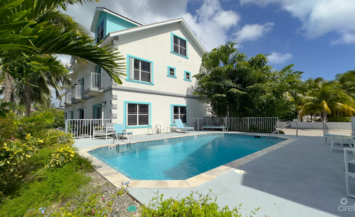 COASTAL ESCAPE WATERFRONT TOWNHOUSE