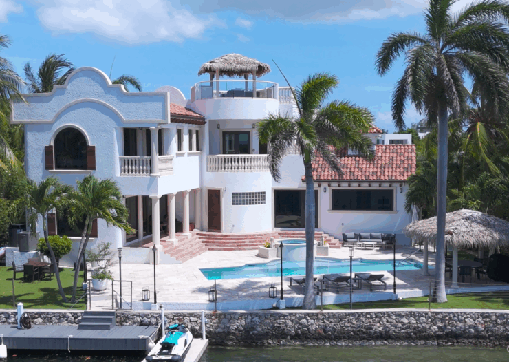 CRYSTAL HAROUR - OCEAN FRONT HOME