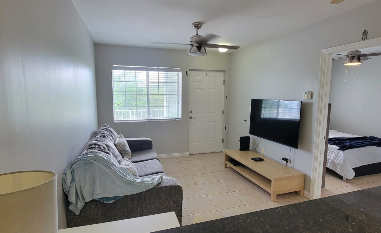 LAKESIDE--1BED/1BATH--MINUTES TO CAMANA BAY/SEVEN MILE BEACH