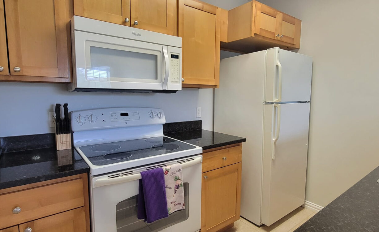 LAKESIDE--1BED/1BATH--MINUTES TO CAMANA BAY/SEVEN MILE BEACH
