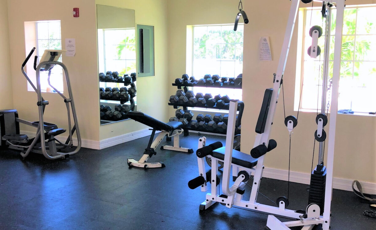 LAKESIDE--1BED/1BATH--MINUTES TO CAMANA BAY/SEVEN MILE BEACH