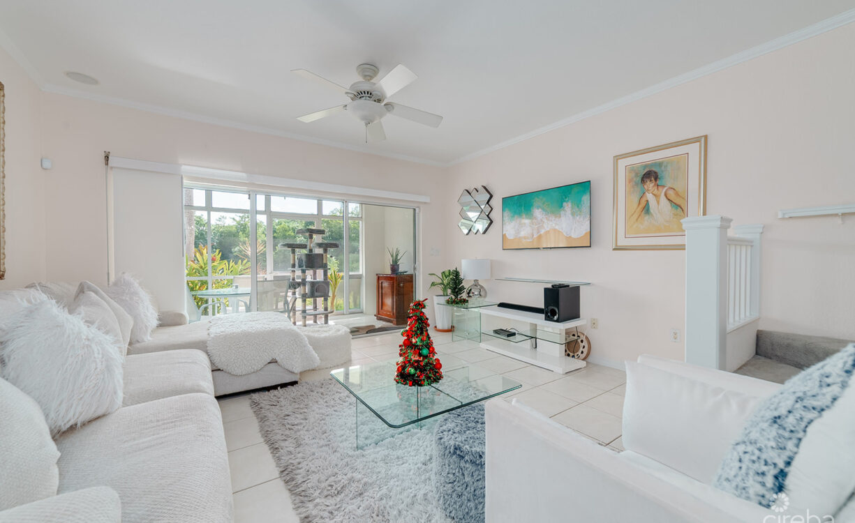 THE MOORINGS, STUNNING CANAL FRONT TOWNHOME, 3 BED 3.5 BATHROOM WITH GORGEOUS VIEWS OF THE CANAL