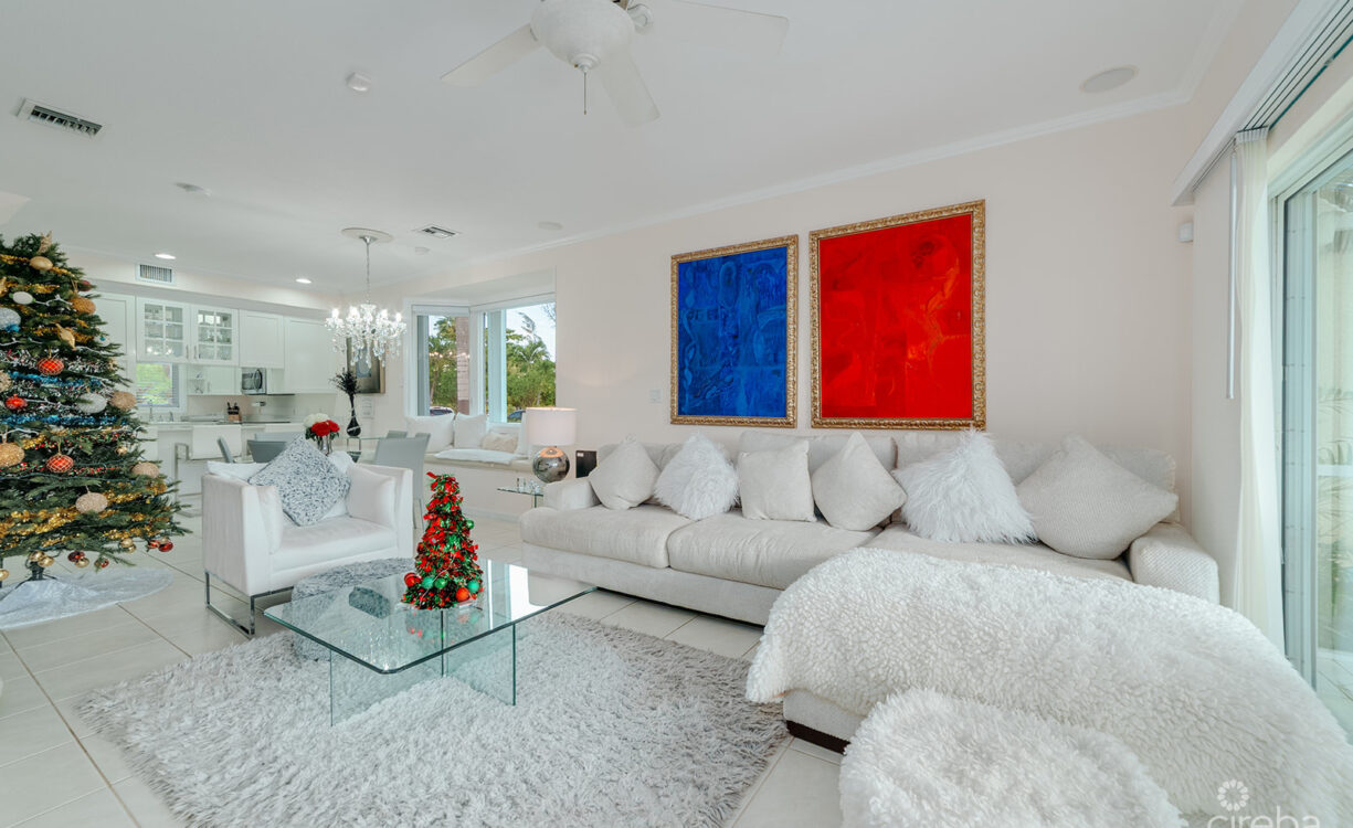 THE MOORINGS, STUNNING CANAL FRONT TOWNHOME, 3 BED 3.5 BATHROOM WITH GORGEOUS VIEWS OF THE CANAL