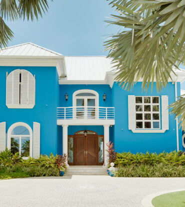 THE BLUE HOUSE - WATERFRONT HOME SOUTH SOUND ROAD