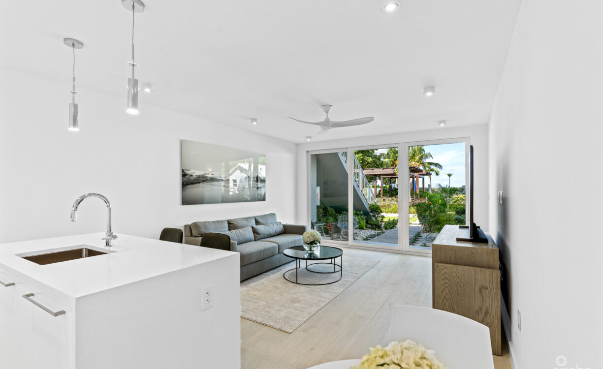 BEACH FRONT CONDO - ISLAND PINE VILLAS - RENOVATED