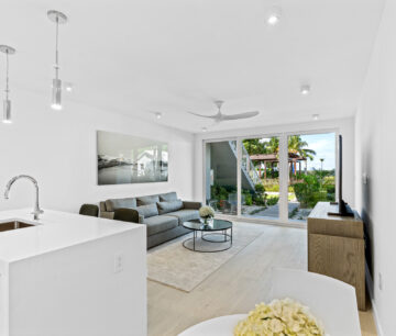 BEACH FRONT CONDO - ISLAND PINE VILLAS - RENOVATED