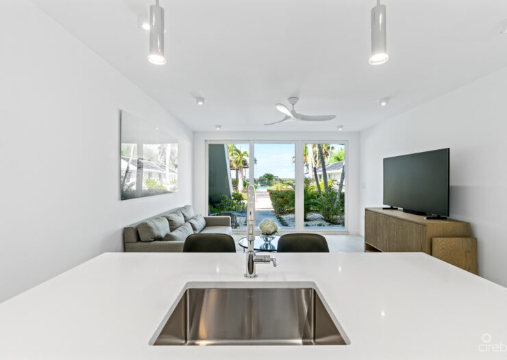 BEACH FRONT CONDO - ISLAND PINE VILLAS - RENOVATED
