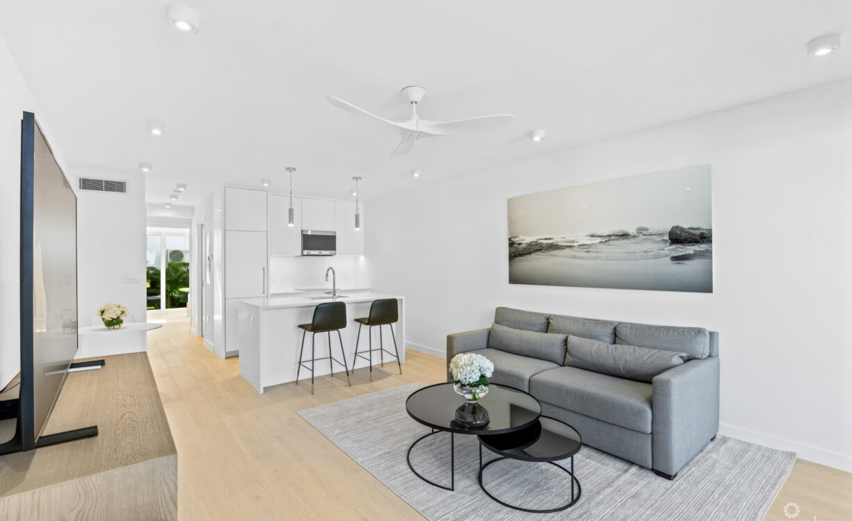 BEACH FRONT CONDO - ISLAND PINE VILLAS - RENOVATED