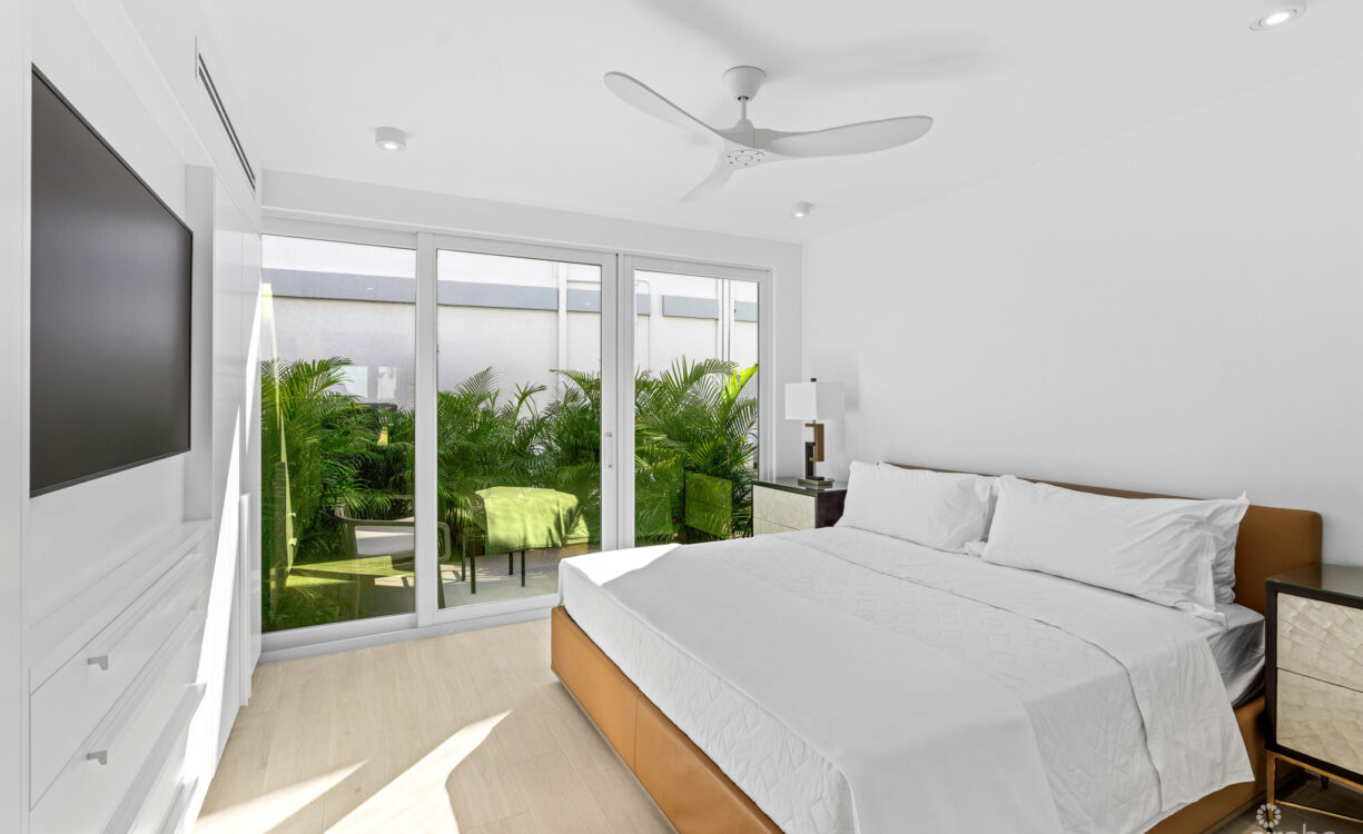 BEACH FRONT CONDO - ISLAND PINE VILLAS - RENOVATED