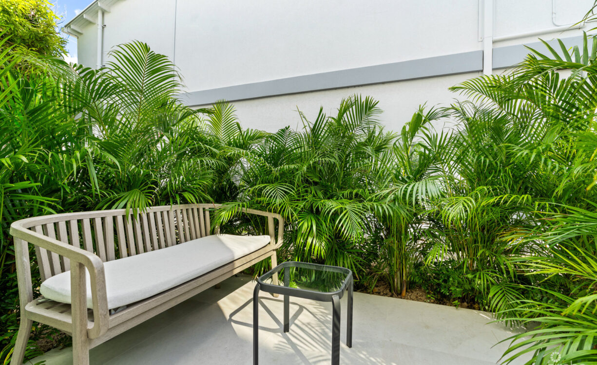 BEACH FRONT CONDO - ISLAND PINE VILLAS - RENOVATED