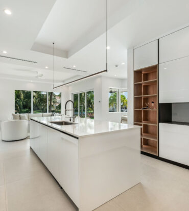 95 BIRD | A REIMAGINED WATERFRONT ESTATE