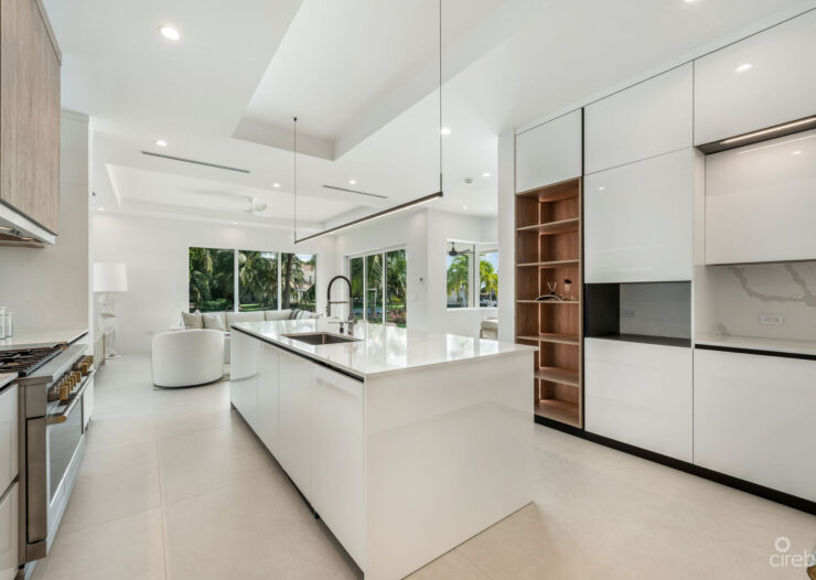 95 BIRD | A REIMAGINED WATERFRONT ESTATE