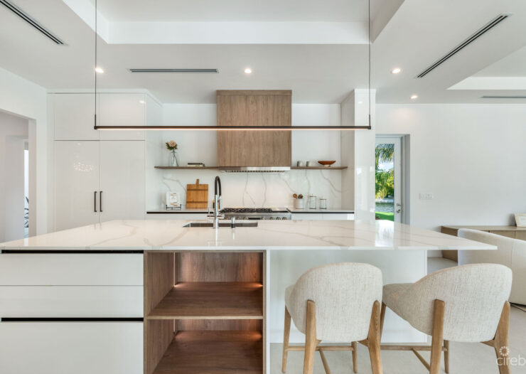 95 BIRD | A REIMAGINED WATERFRONT ESTATE