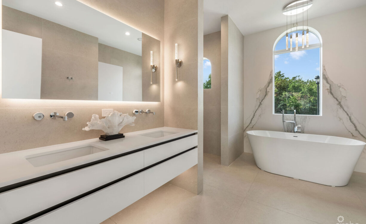 95 BIRD | A REIMAGINED WATERFRONT ESTATE