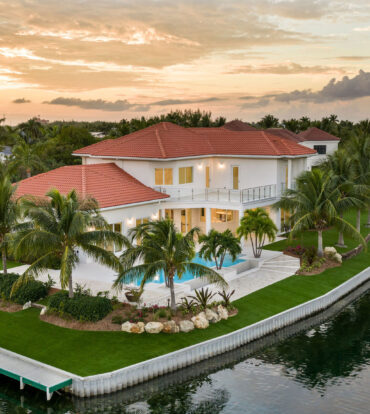 95 BIRD | A REIMAGINED WATERFRONT ESTATE