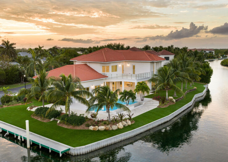95 BIRD | A REIMAGINED WATERFRONT ESTATE