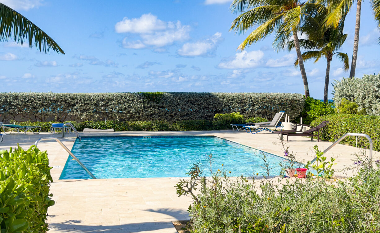 BEACHFRONT CONDO ISLAND PINE VILLAS