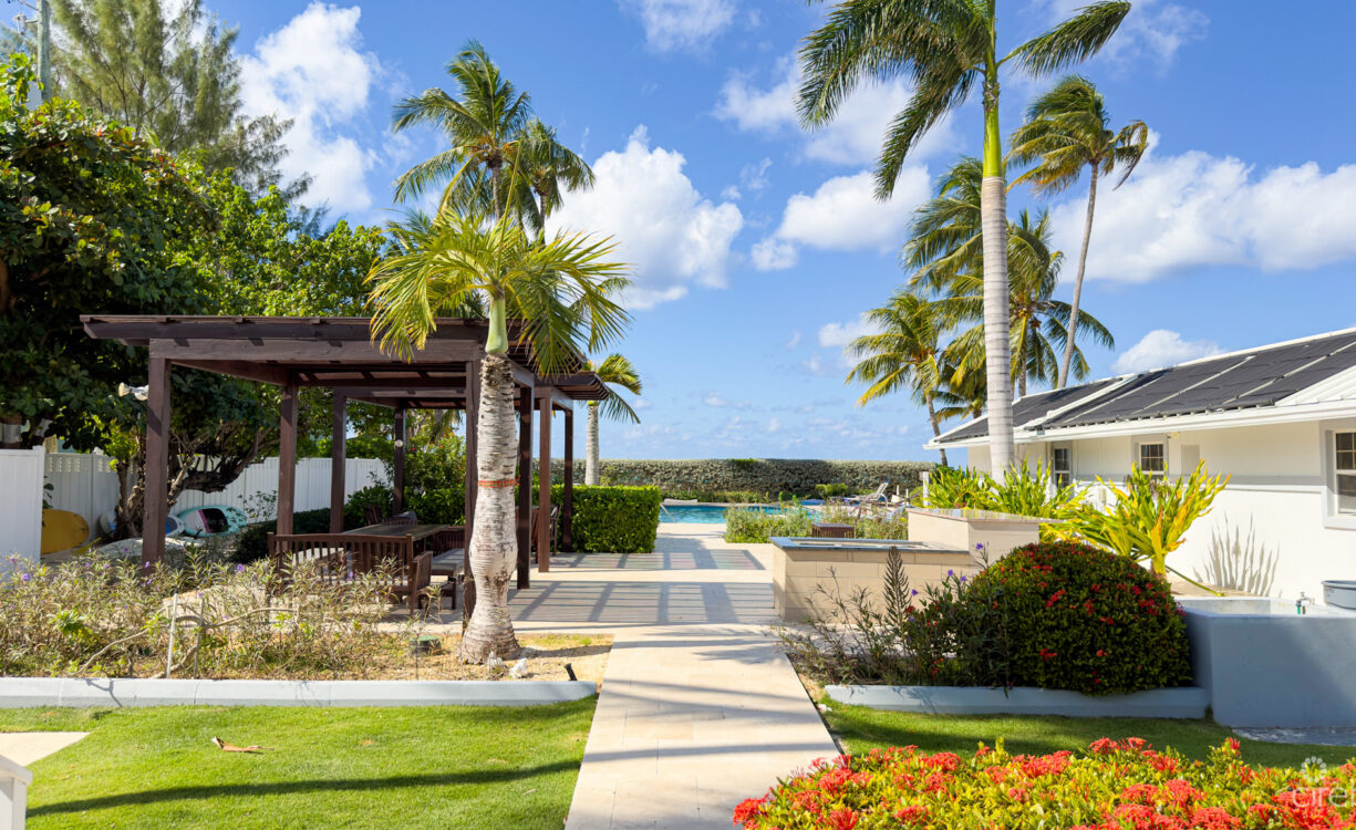 BEACHFRONT CONDO ISLAND PINE VILLAS