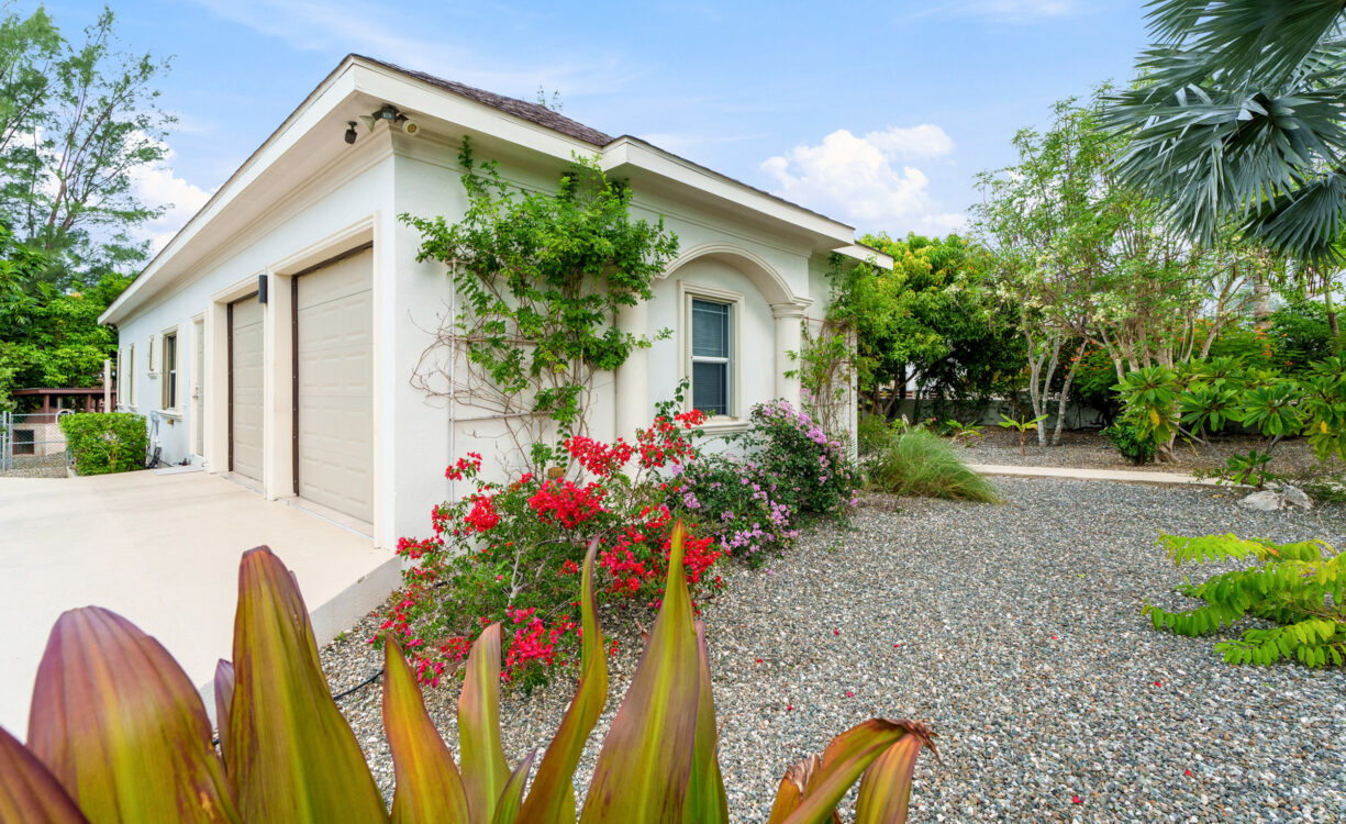 ORCHID HEIGHTS 32, MIDSUMMER DRIVE HOME
