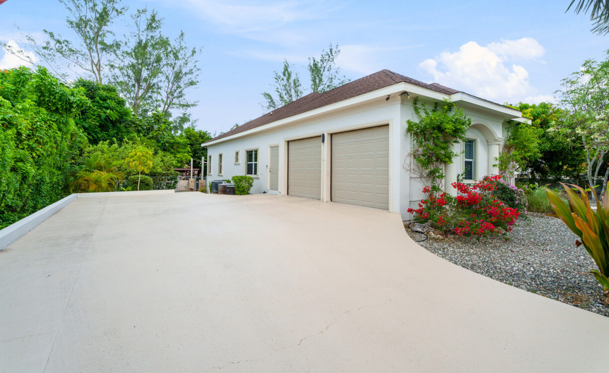 ORCHID HEIGHTS 32, MIDSUMMER DRIVE HOME