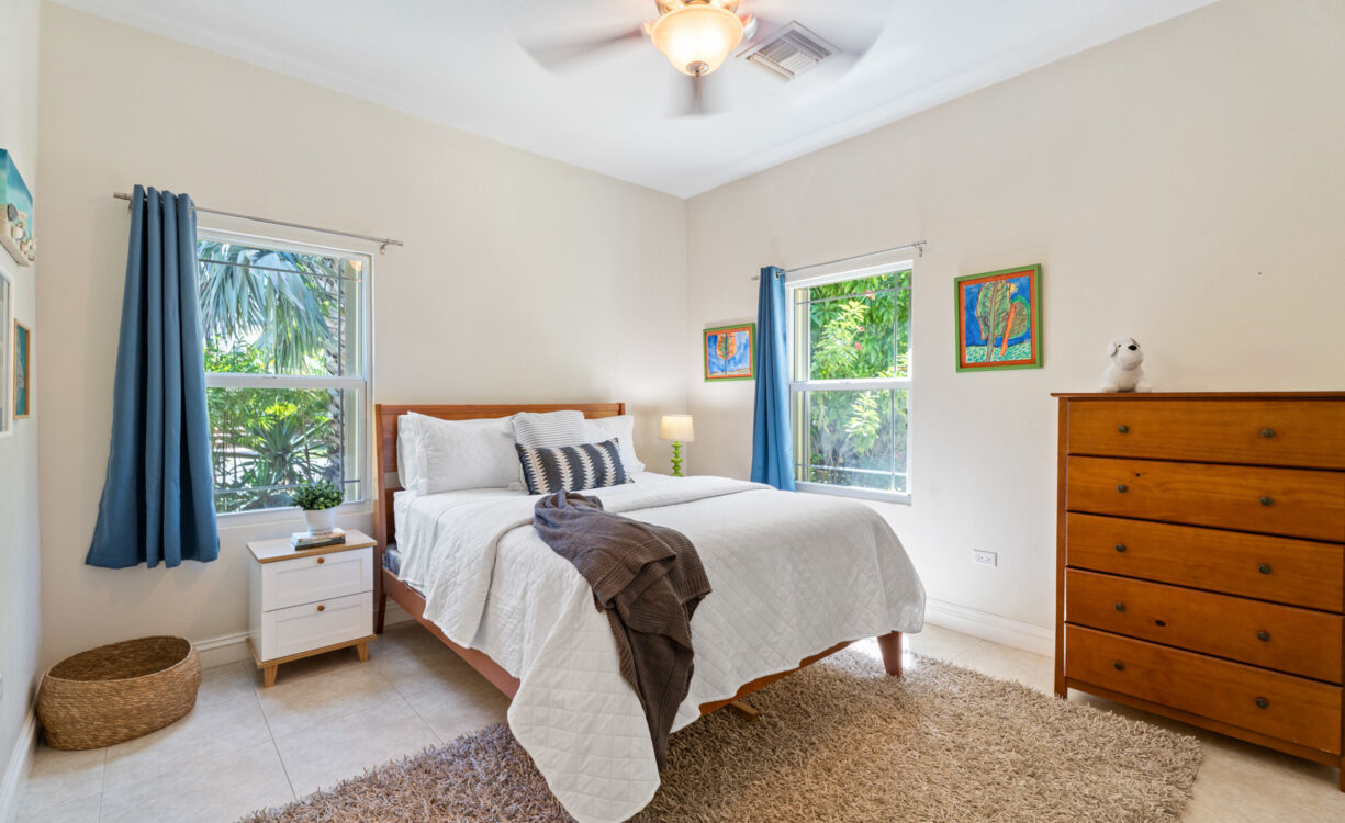 ORCHID HEIGHTS 32, MIDSUMMER DRIVE HOME