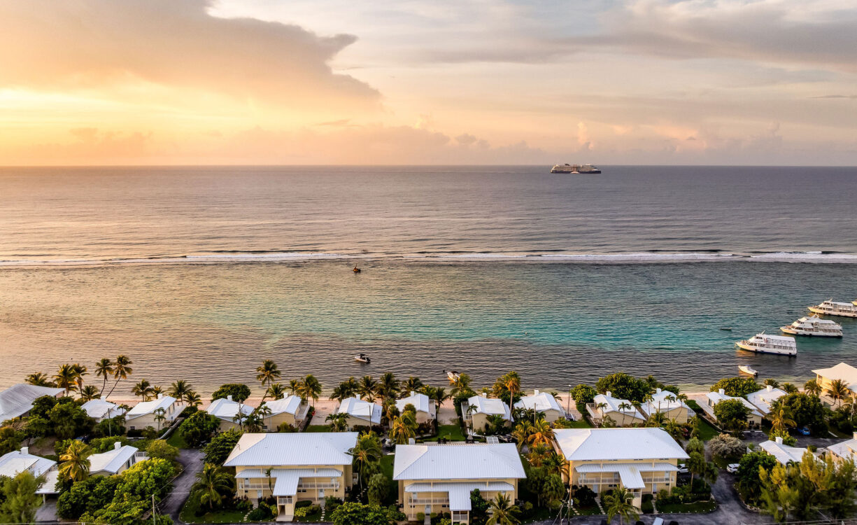 CARIBBEAN PARADISE 8, BEACHFRONT VILLA