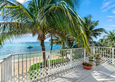 Caribbean Paradise 8, 3 Bed + Den Beachfront Villa