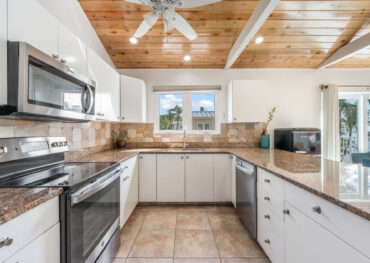 Caribbean Paradise 8, 3 Bed + Den Beachfront Villa