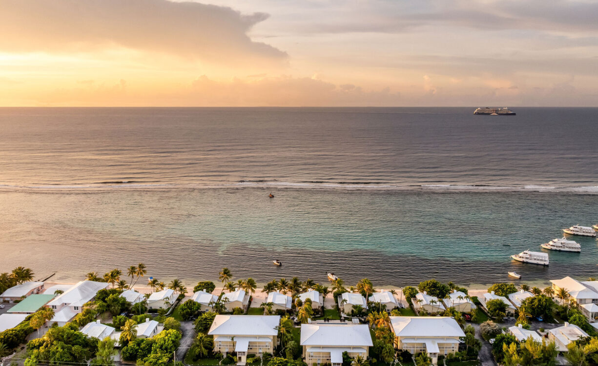 CARIBBEAN PARADISE 8, BEACHFRONT VILLA