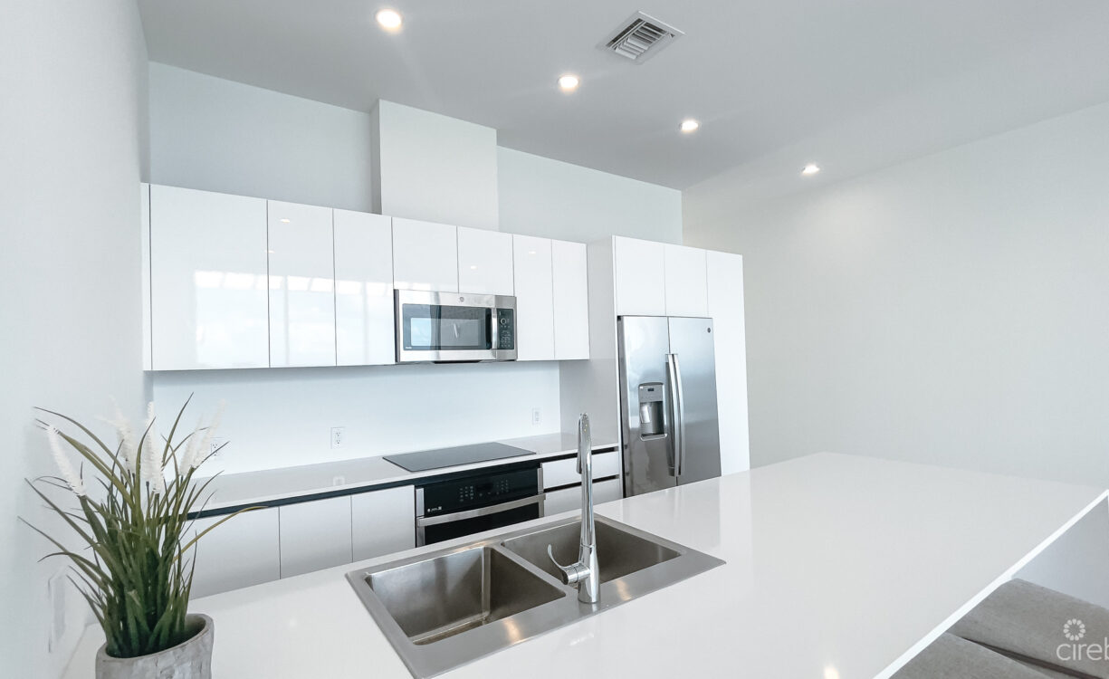 SUNSET POINT TOP FLOOR OCEANFRONT
