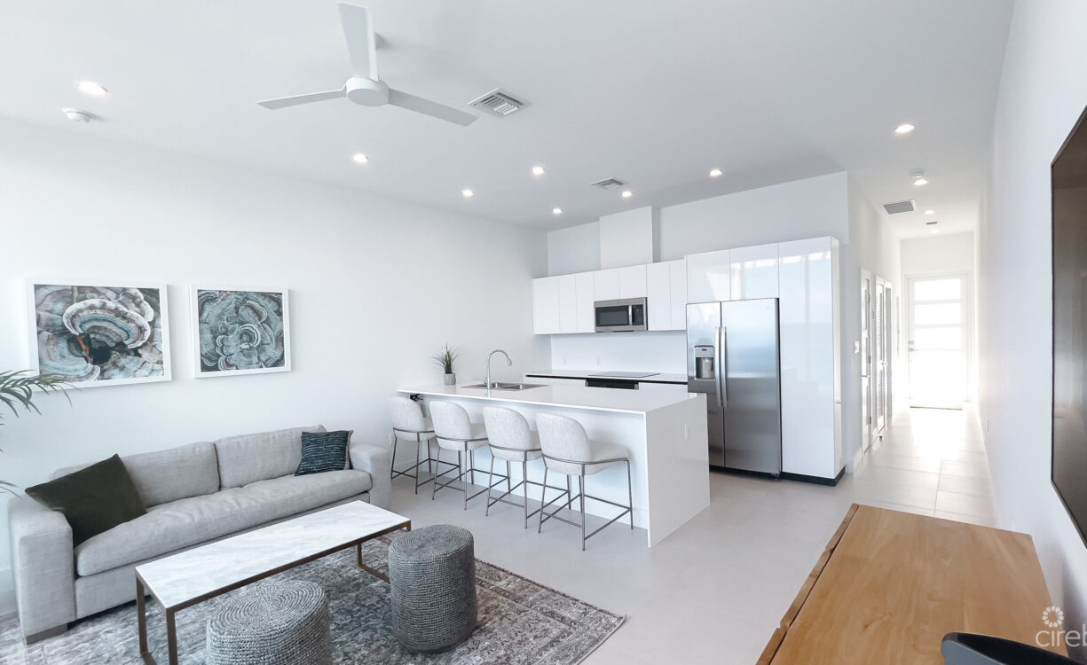 SUNSET POINT TOP FLOOR OCEANFRONT