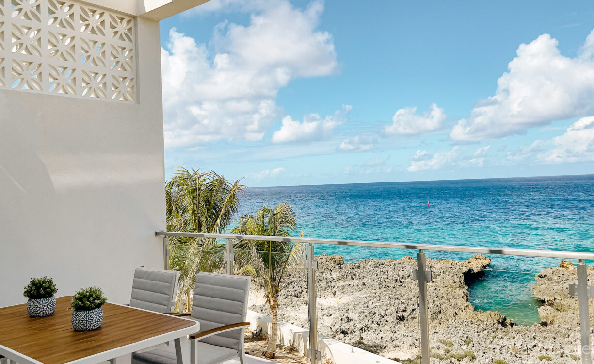 SUNSET POINT TOP FLOOR OCEANFRONT