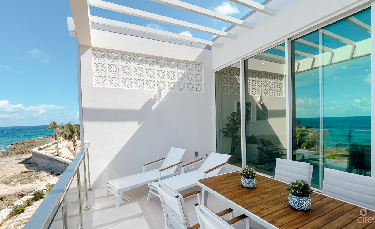 SUNSET POINT TOP FLOOR OCEANFRONT