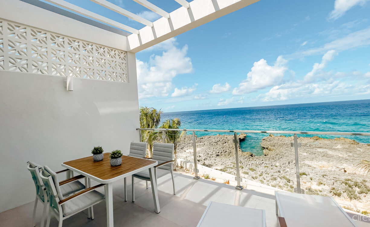 SUNSET POINT TOP FLOOR OCEANFRONT