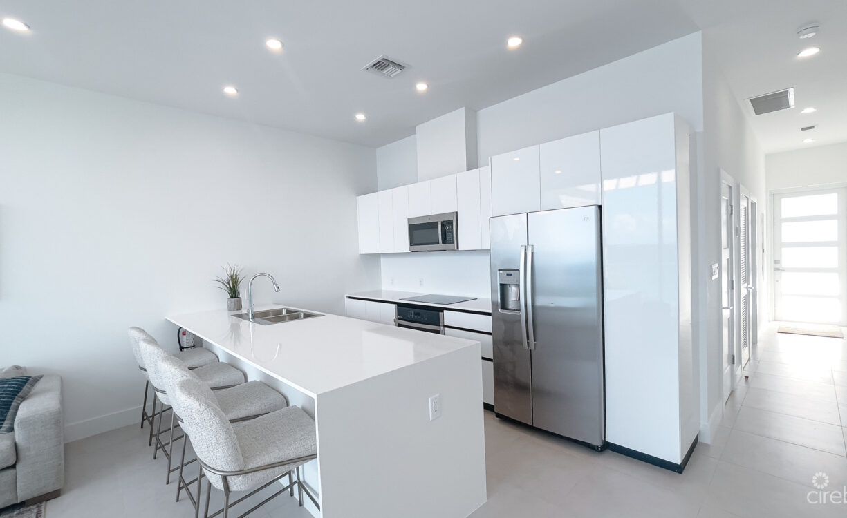 SUNSET POINT TOP FLOOR OCEANFRONT