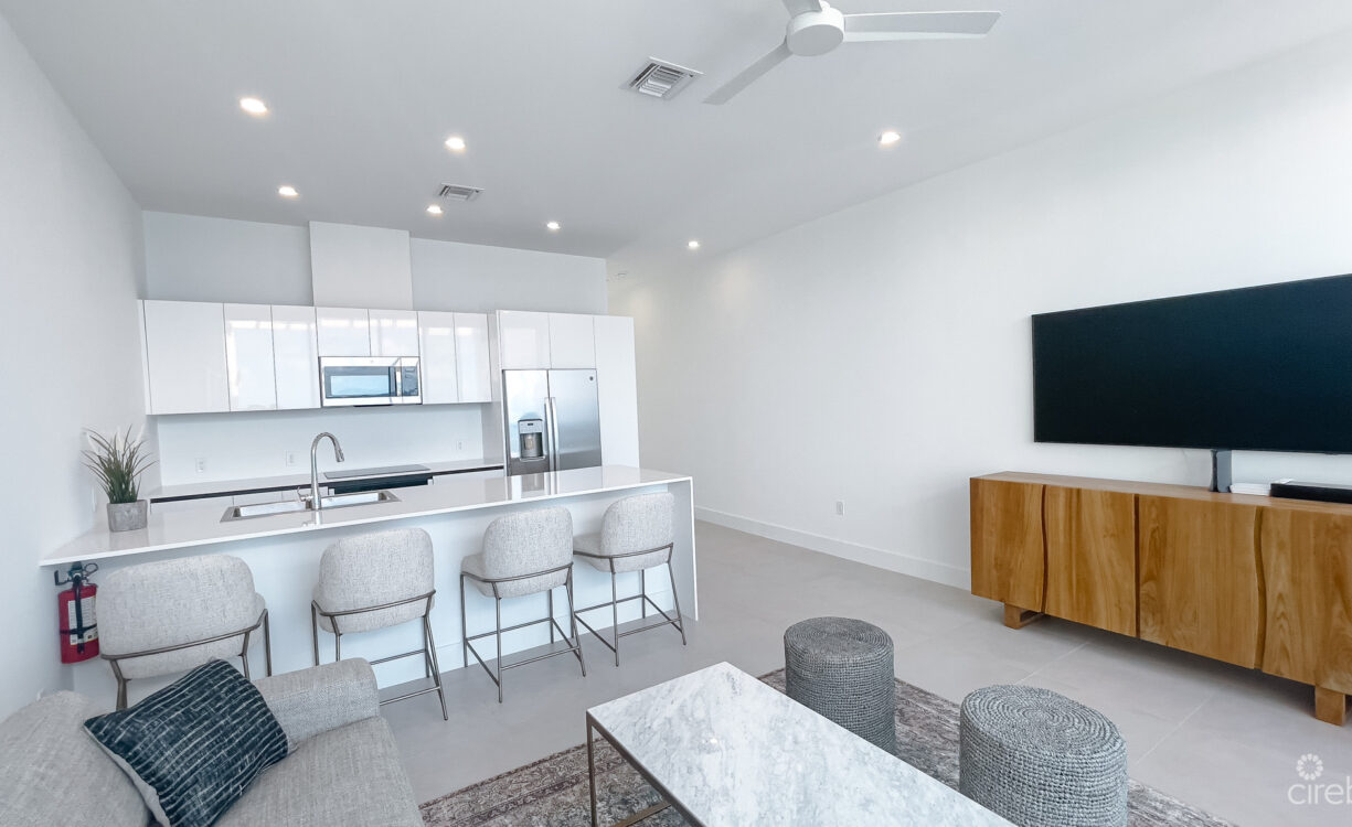 SUNSET POINT TOP FLOOR OCEANFRONT