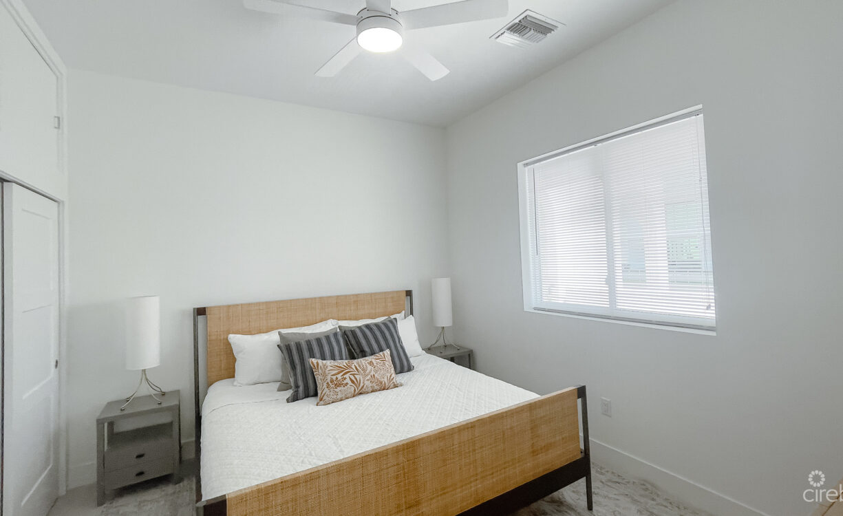SUNSET POINT TOP FLOOR OCEANFRONT