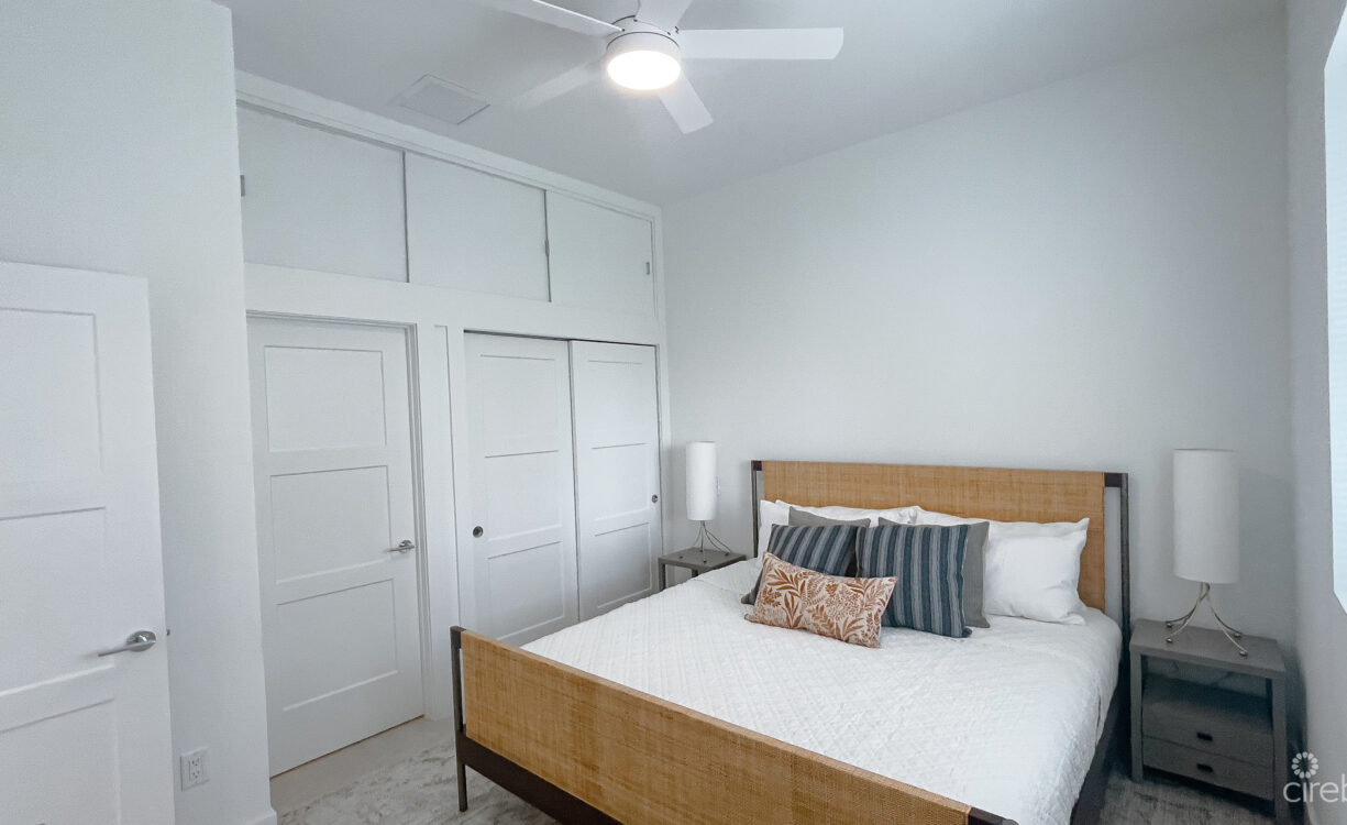 SUNSET POINT TOP FLOOR OCEANFRONT