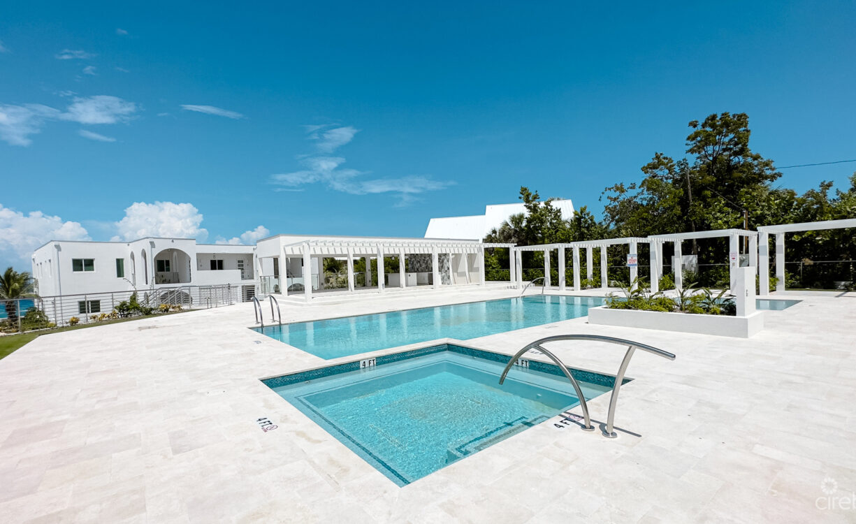 SUNSET POINT TOP FLOOR OCEANFRONT