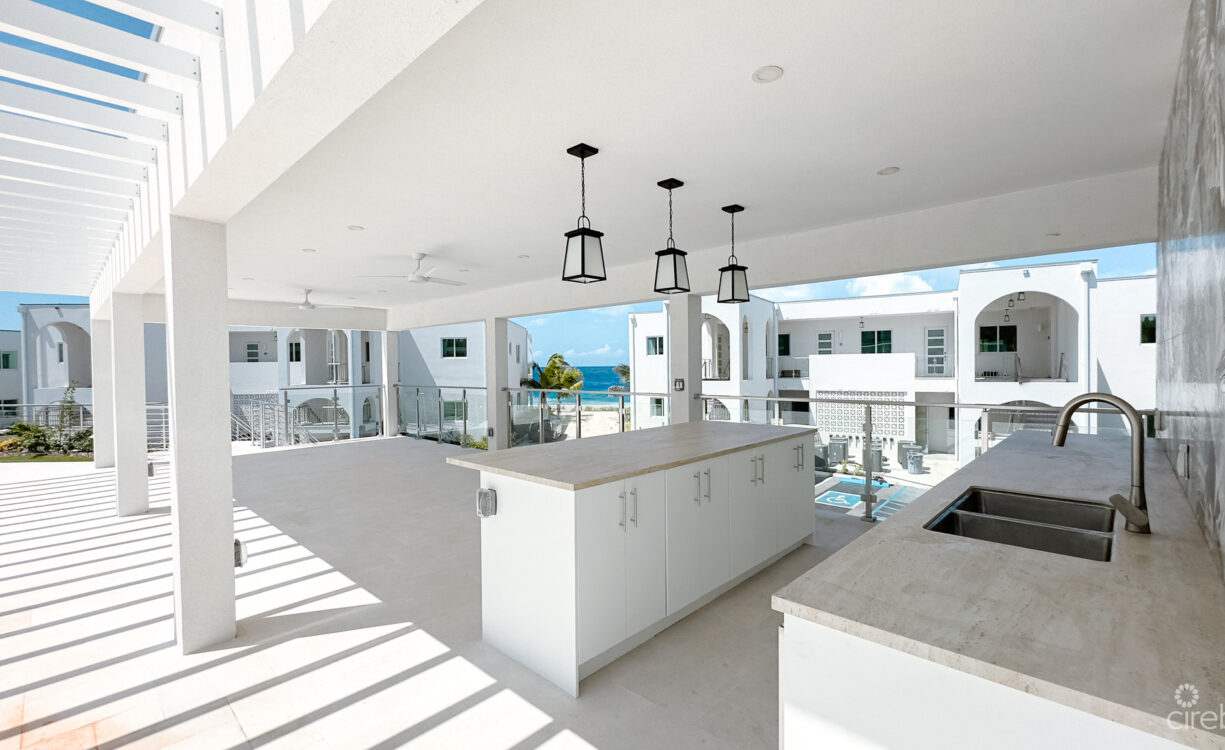 SUNSET POINT TOP FLOOR OCEANFRONT