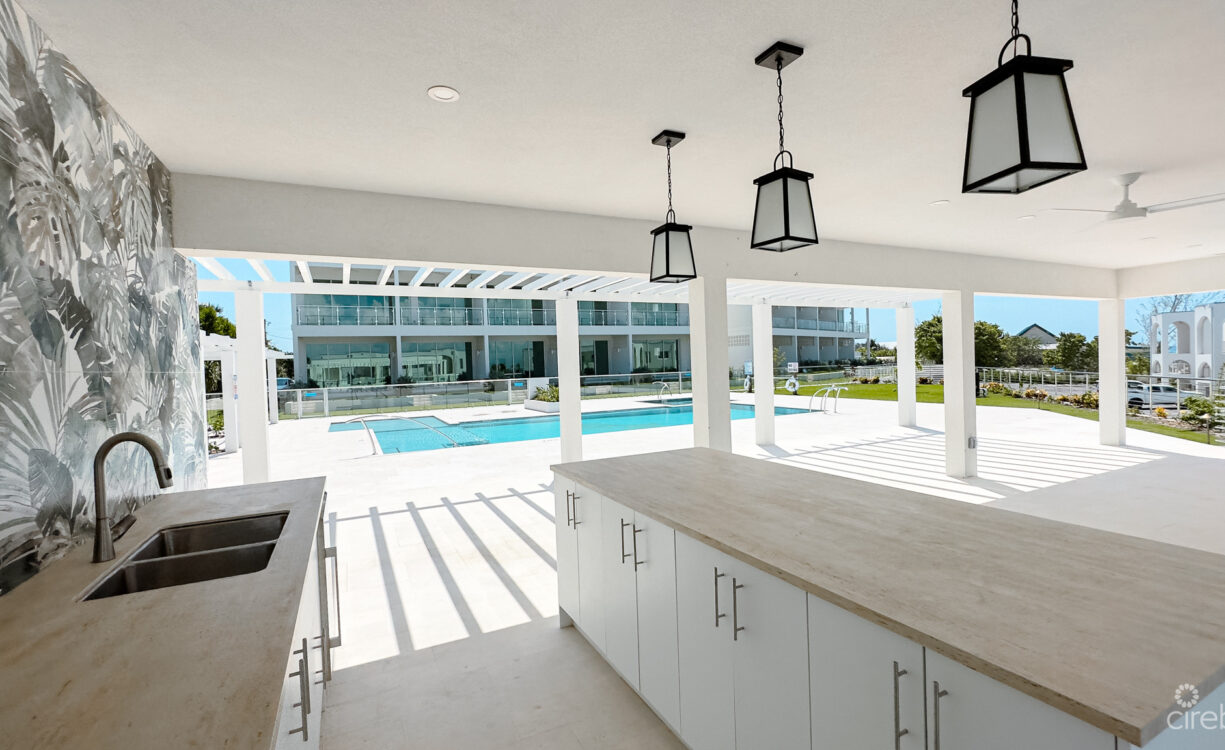 SUNSET POINT TOP FLOOR OCEANFRONT